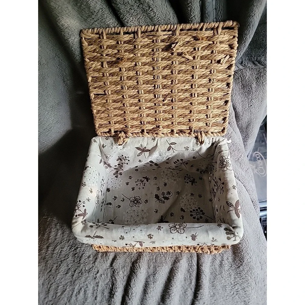 Use this: 🧺 Woven Storage Basket w/ Lid & Fabric Liner Decorative Organizer‎